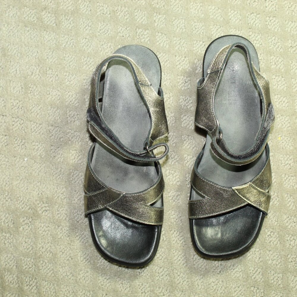 Naot Women's 7.5 Distressed Pewter 1" Platform 3" Heeled Sandals - Picture 2 of 7